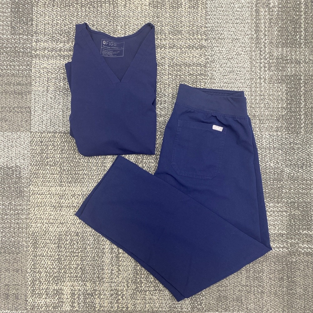 FIGS Women's Navy Blue Med/Petite Livingston pant and Medium Casma Top Scrub Set